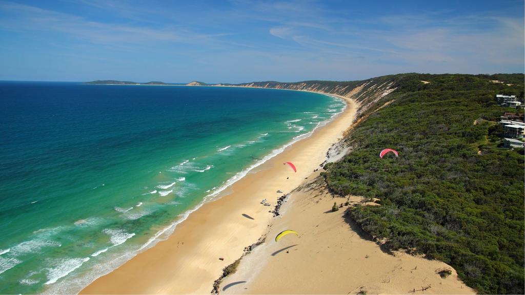 Pippies Beachhouse Backpackers Rainbow Beach Exterior photo