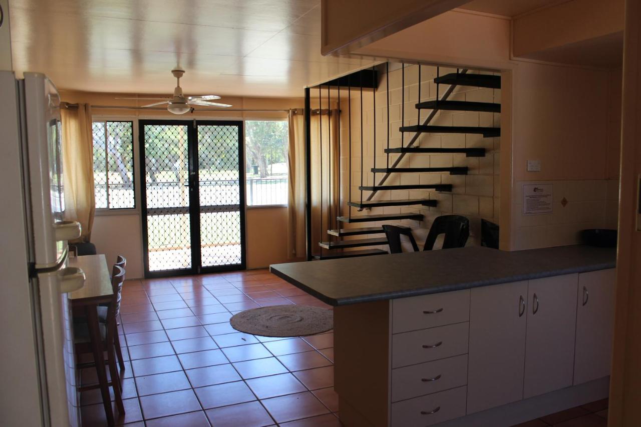 Pippies Beachhouse Backpackers Rainbow Beach Exterior photo